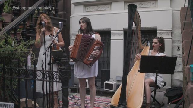 Can't Help Falling In Love cover by Cody Geil, Stephanie Babirak and Erica Mancini смотреть онлайн
