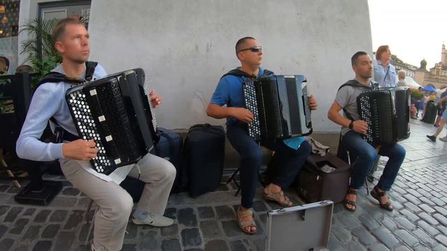 Accordion Trio In Krakow Market Square смотреть онлайн
