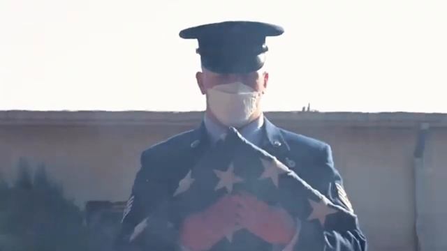 Как с почестями утилизируют американский флаг / не просто так смотреть онлайн