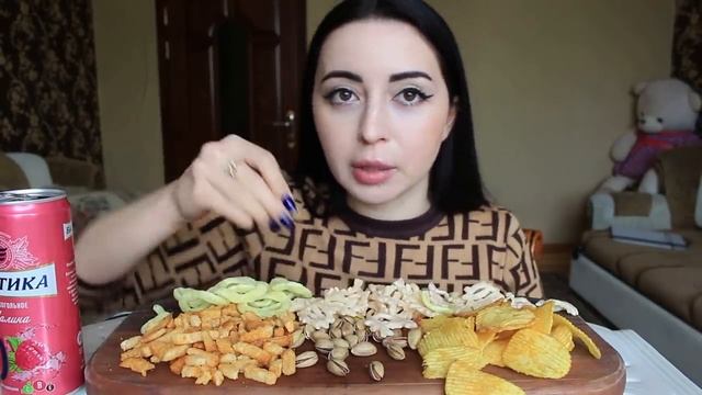 Покупка квартиры /Пивная тарелка / Mukbang Ayka Emilly смотреть онлайн