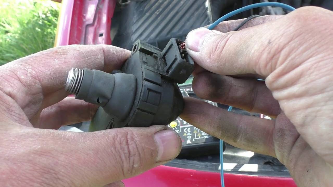 Проверка РХХ Регулятор холостого хода моновпрыск Пассат Б3 смотреть онлайн