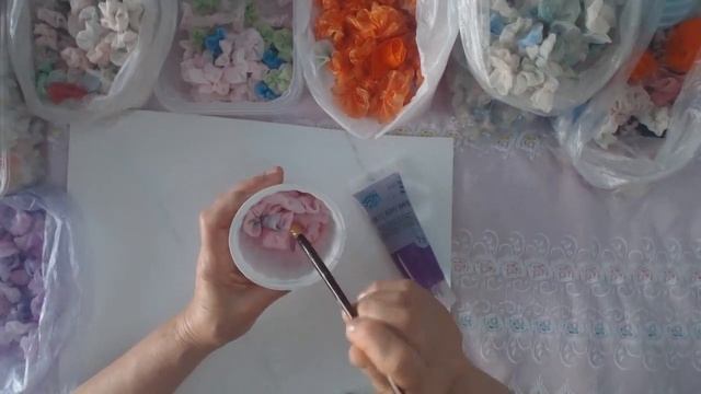 Кукольные секреты.Идея. Покраска цветов.Цветы из ткани.Цветы из ткани для украшения кукол. смотреть онлайн