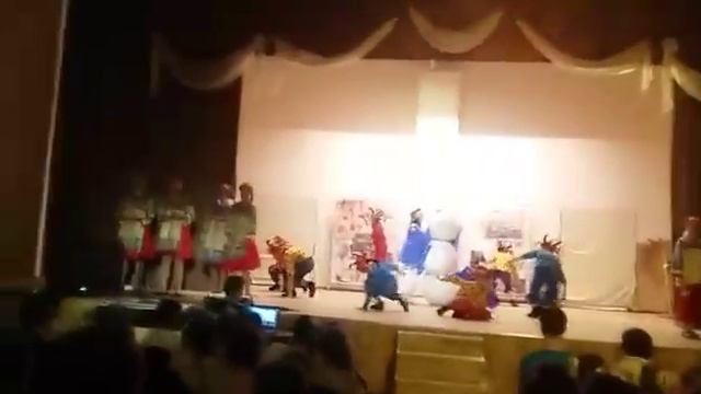 Эстрадный хор Карусель с песней "Весну звали" смотреть онлайн