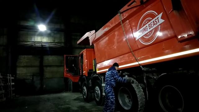 Оборвала шпильки на СКАНИИ, смотреть онлайн