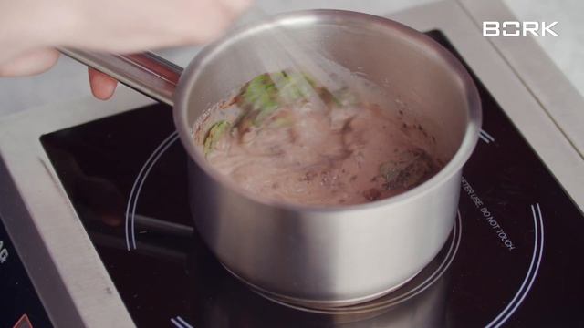 Рецепт шоколадного мороженого с мятой от шеф-повара Chefshows by Novikov смотреть онлайн