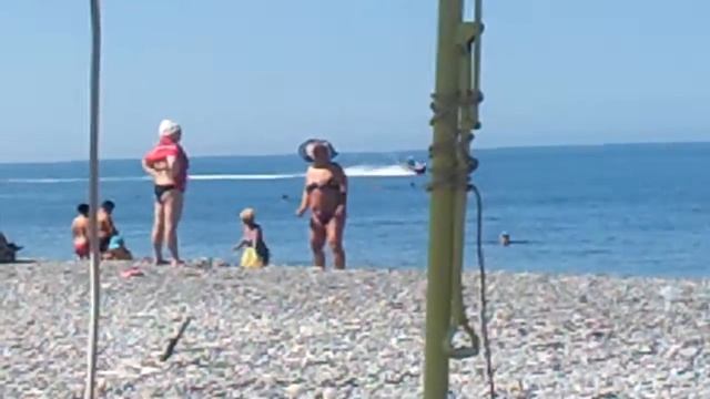 Бабка жжет, пляж аквапарка 2013(2) смотреть онлайн