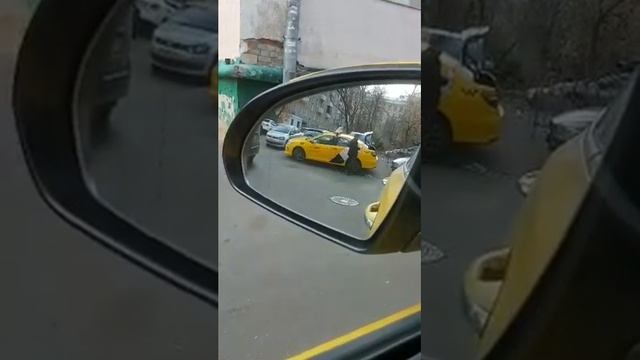Яндекс такси в Москве. Как экономят на мойке смотреть онлайн