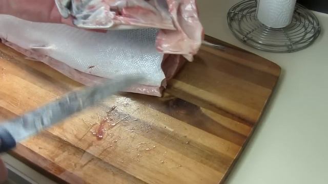 Как разделать лосося или семгу на стейки. Разделка рыбы на уху. смотреть онлайн