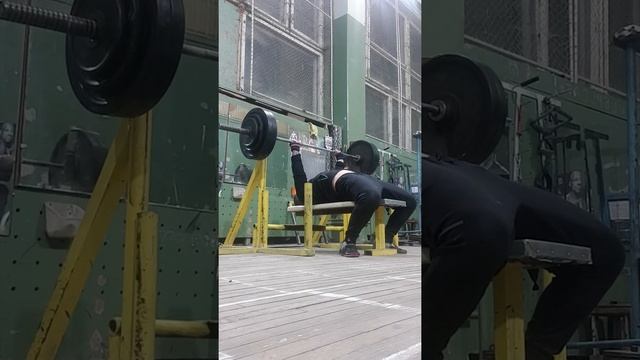 1. Жим штанги лежа узким хватом 110х4 смотреть онлайн