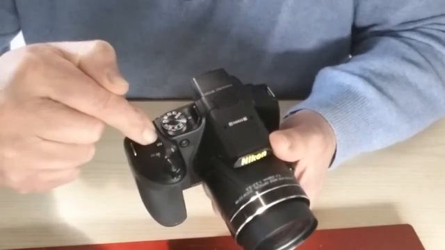 Nikon B700