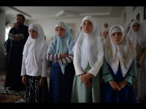 «Женщина ВСЕГДА должна быть в платке, чтобы ни одна волосинка у неё не была наруже!» @Игнатий Лапкин