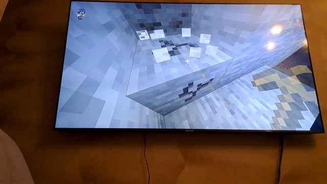 Играем в Minecraft на Xbox One S смотреть онлайн