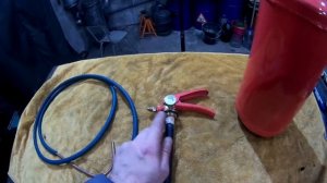 Нагнетатель масла из огнетушителя.