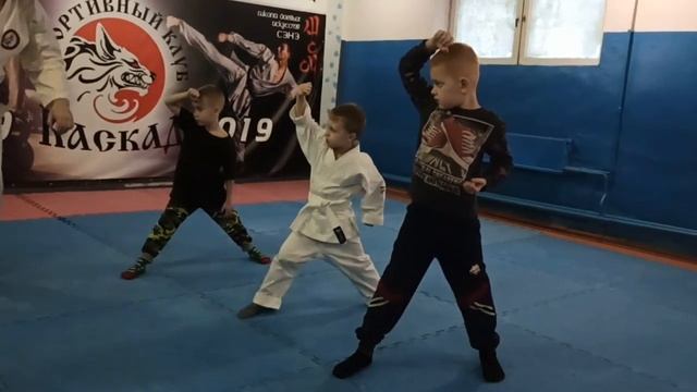 БОЕВЫЕ КОТЯТА смотреть онлайн