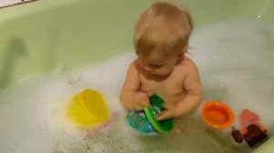 Соня купается в пене