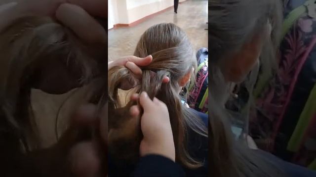 Причёска с одной резинкой подходит для школы смотреть онлайн