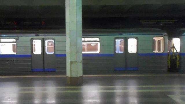 Нижегородское метро. "Шестёрка" на станции "Бурнаковская" смотреть онлайн