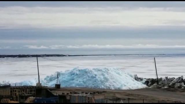 На севере Красноярского края начался ледоход смотреть онлайн