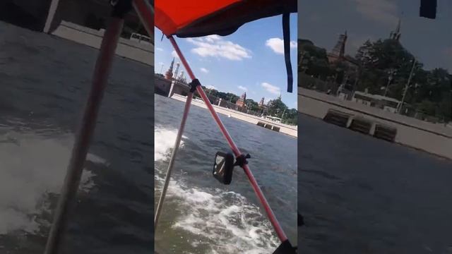 Покатушки по реке Москва 2022 год. смотреть онлайн