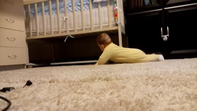 Впервые сел сам и пополз смотреть онлайн