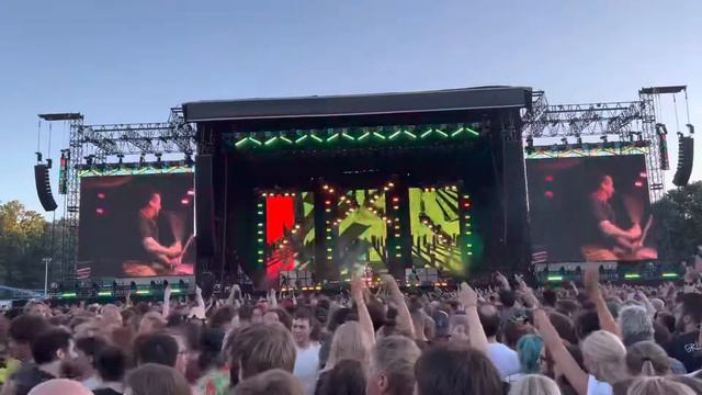 Green Day - Brain Stew & St Jimmy Live Hella Mega Tour 2022 Stadspark Groningen Netherlands 1080p H смотреть онлайн