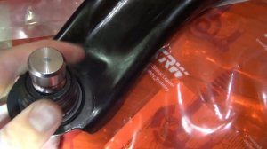 Сравнение рычагов передней подвески TRW и RENAULT для  Nissan X-Trail, Qashqai, Koleos