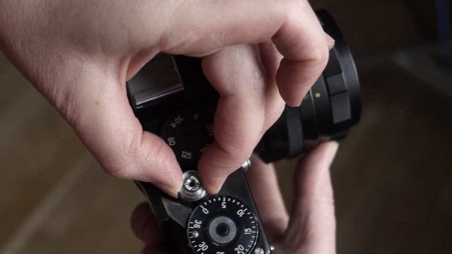 Как вытащить пленку из Зенита TTL. Как заправить пленку. 61 выпуск. Учимся работать с фотопленкой. смотреть онлайн