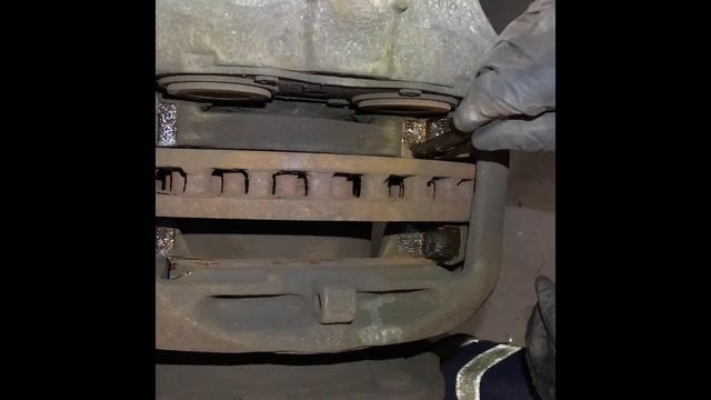 How To Change Brake Pads On A Truck. Explained With subtitles. Mercedes Atego 1518/2015 смотреть онлайн
