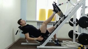 Жим одной ногой в тренажёре