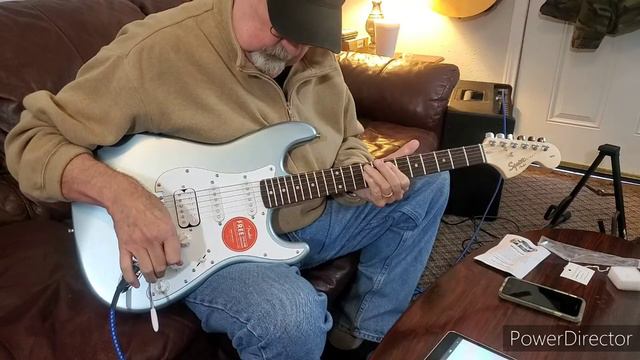 Squier by Fender Affinity Series Stratocaster HSS Electric Guitar Review смотреть онлайн