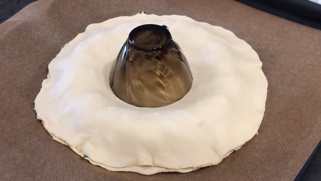 ПИРОГ «СОЛНЫШКО» с сыром .Пирог из слоеного теста.Рецепты из слоеного теста . Несладкая выпечка. смотреть онлайн