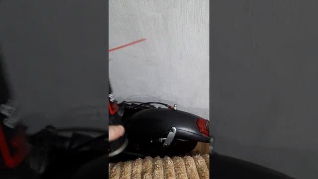 Чем смазать задний амортизатор на электросамокате, когда он заскрипел? смотреть онлайн