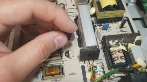 Телевизор не включается. Мигает индикатор.