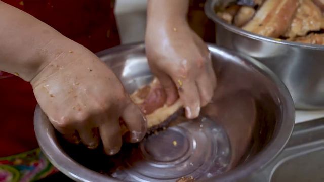 【超小厨】猪肉降价整20斤，蒸烧白1大碗8小碗，连夜加工翻车快，岳父笑话媳妇翻脸