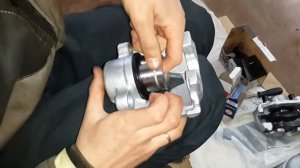 Замена тормозных поршней и смазка суппортов Opel Omega A 2.0i