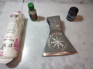 Травление рисунка на металле. Холодное воронение топора.