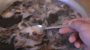 Соленье, солю черный груздь