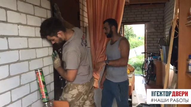 Установка входной металлической двери от компании Гектор Двери в Казани