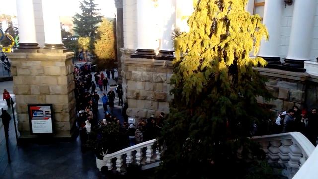 Очередь в билетный центр Сочи2014 за получением билетов смотреть онлайн