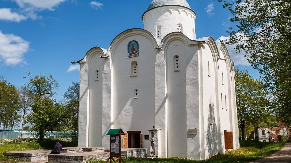 Старая Ладога. Успенский и Никольский монастыри смотреть онлайн