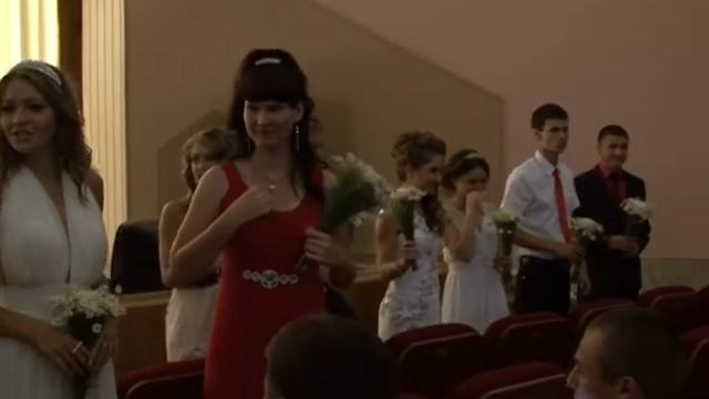 "Беззаботной бабочкой улетает детство..." смотреть онлайн