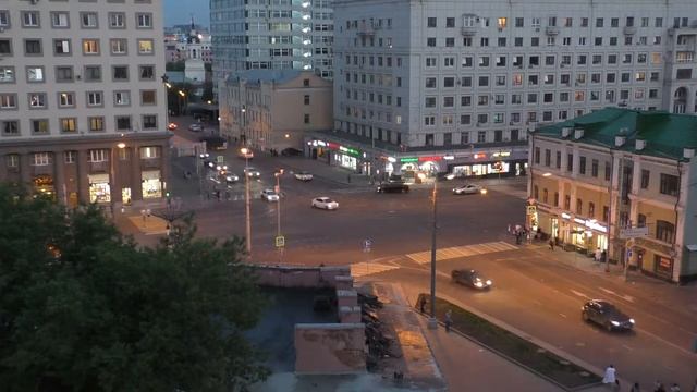 Ускоренный вид на площадь у метро Красносельская смотреть онлайн