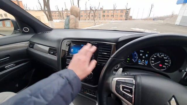 Обзор MMC Outlander PHEV 2.4, 2018г смотреть онлайн