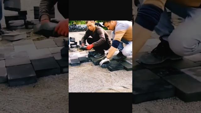 стяжка гарцовки по маякам укладка тротуарной плитки Paving of sidewalk tiles смотреть онлайн