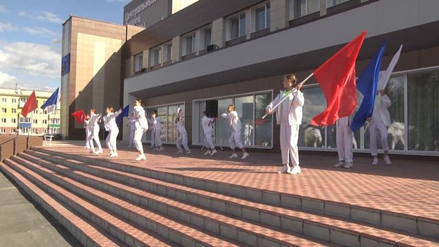 С Днем Государственного флага Российской Федерации! смотреть онлайн