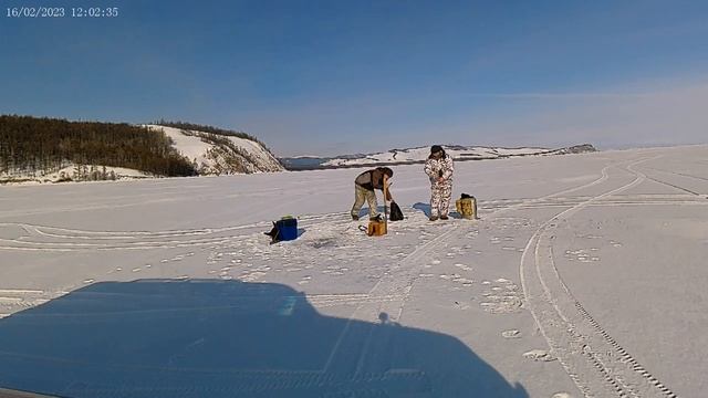 Продолжение и завершение рыбалки на омуля...за 16.02.2023. Удочку чуть омуль не утащил. Бурятия. смотреть онлайн
