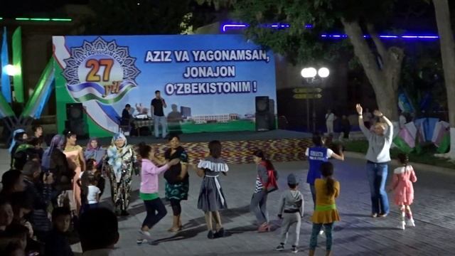 ナディール・ディヴァンベギ・メドレセの前でのダンスパーティー@ブハラ/Dance show Nadir Divan-Begi Madrasah@Bukhara смотреть онлайн