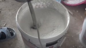 Нанесение камешковой  декоративной штукатурки  компрессором.