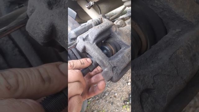 Замена задних тормозных колодок на Форд Транзит смотреть онлайн