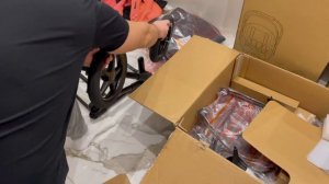 Распаковка детской коляски Bugaboo Fox 3 Black, Sunrise red. Unboxing stroller